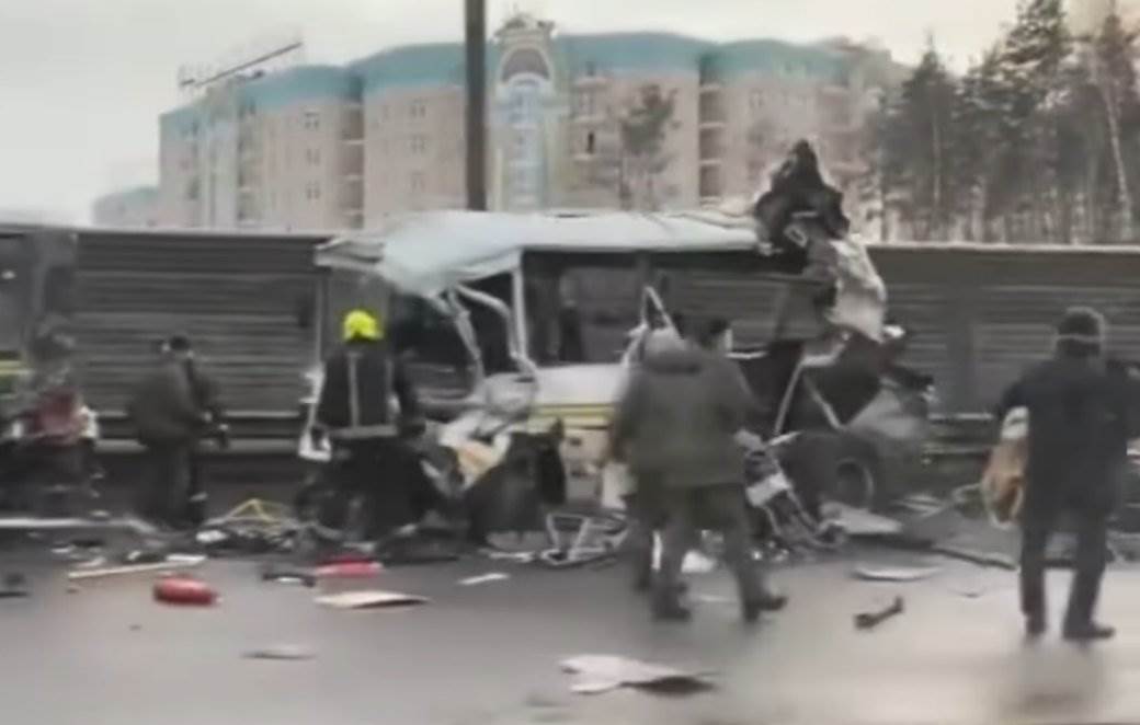  rusija kamion udario vojni autobus poginuli vojnici 
