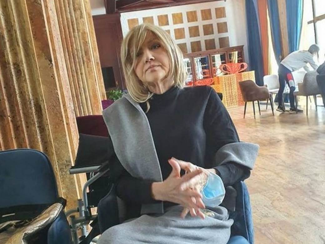 NE MOGU VIŠE NI DA HODAM, U KOLICIMA IDEM DO BOLNICE: Marina Tucaković se  sve teže bori s rakom - "Kao da sam u zatvoru" | Zvezde i tračevi