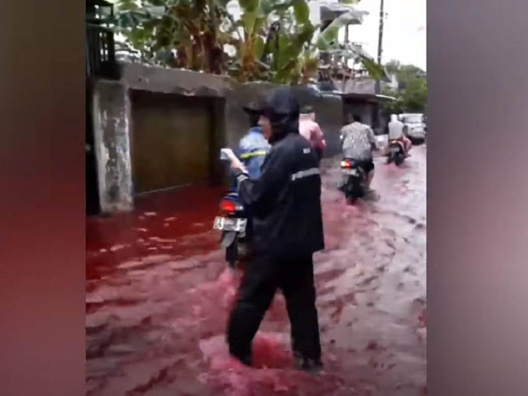  indonezija poplava voda fabrika boja crvena voda uzrok video 