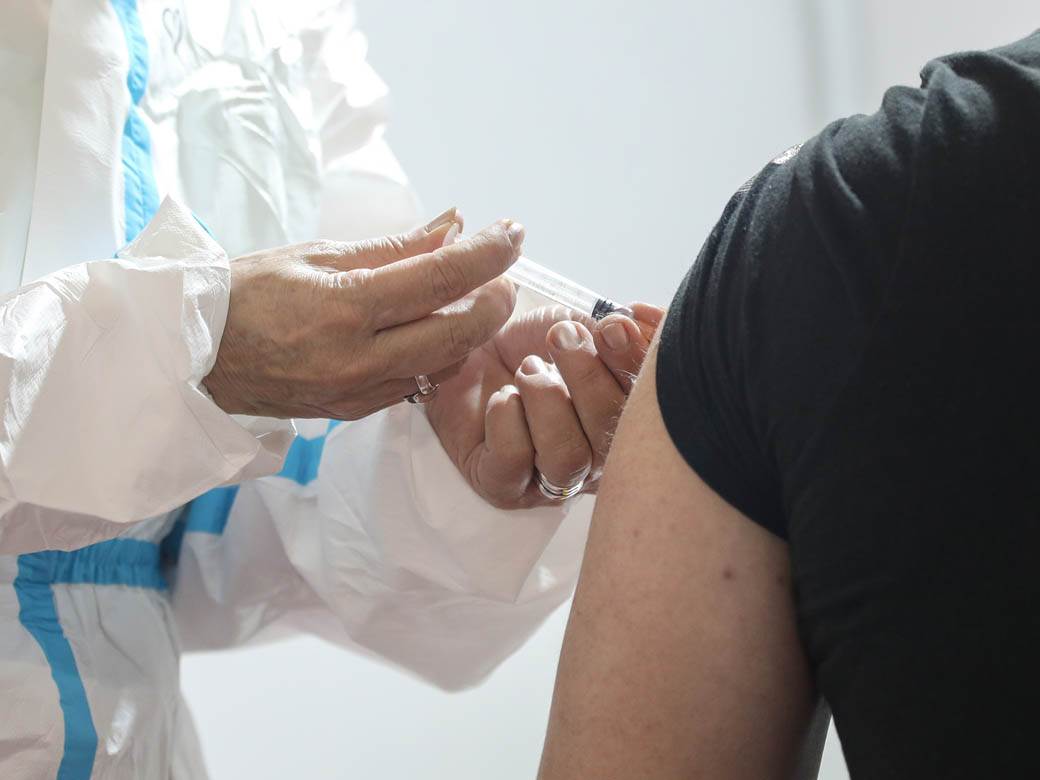  srbija muskarac primio dve vakcine razlicitog proizvodjaca fajzer kineski sinofarm vranje 