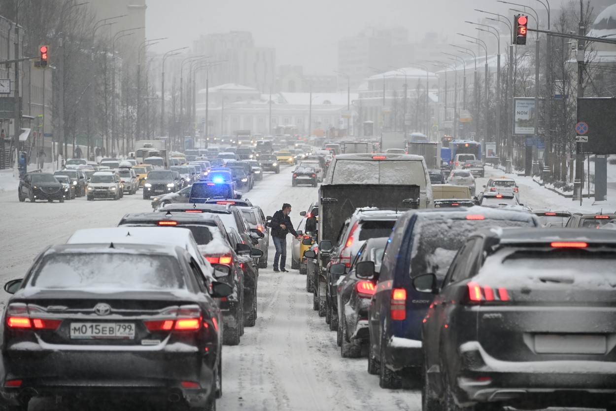  rusija moskva zima vreme ciscenje kolaps sneg 