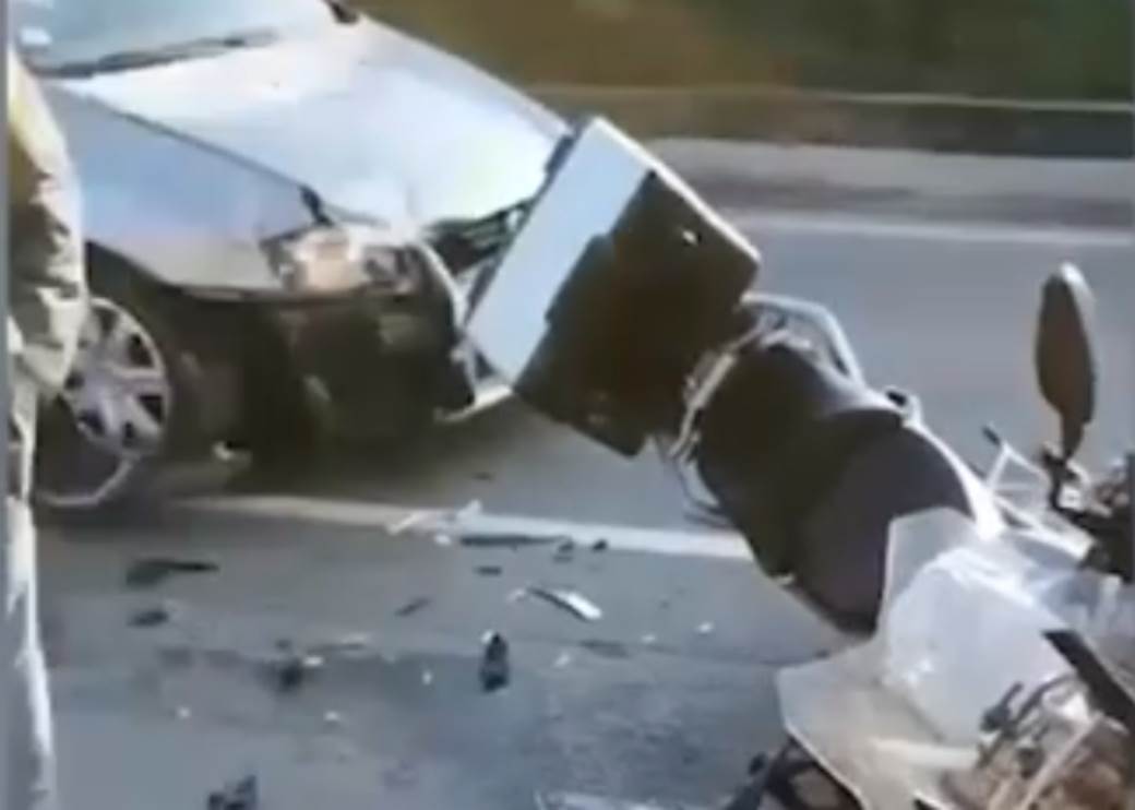  avala saobracajna nesreca pijana zena vozi suprotnom trakom video snimak 
