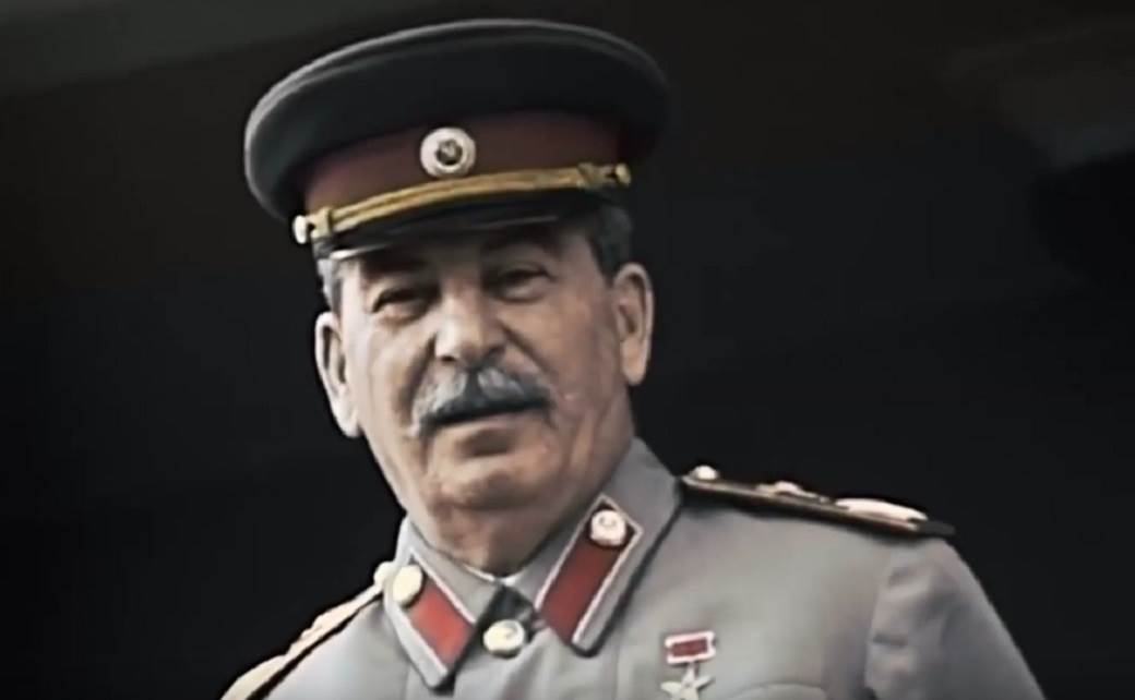  Kako je Staljin zabranio jelke, Novu godinu i Božić 
