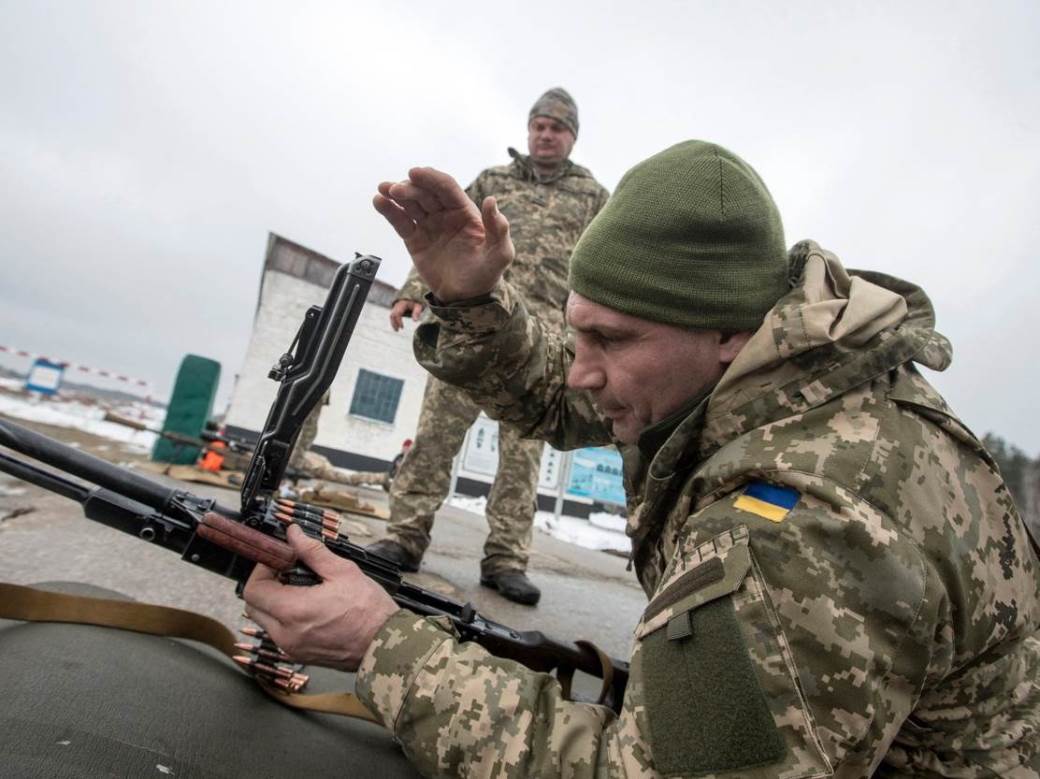  vitalij klicko vojna vezba mitraljezi bombe uniforma ukrajina rusija 