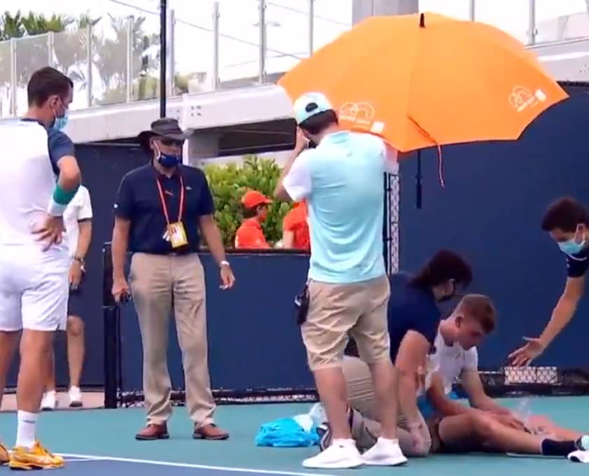  teniser se srusio u sred meca kolabirao video snimak majami tviter 