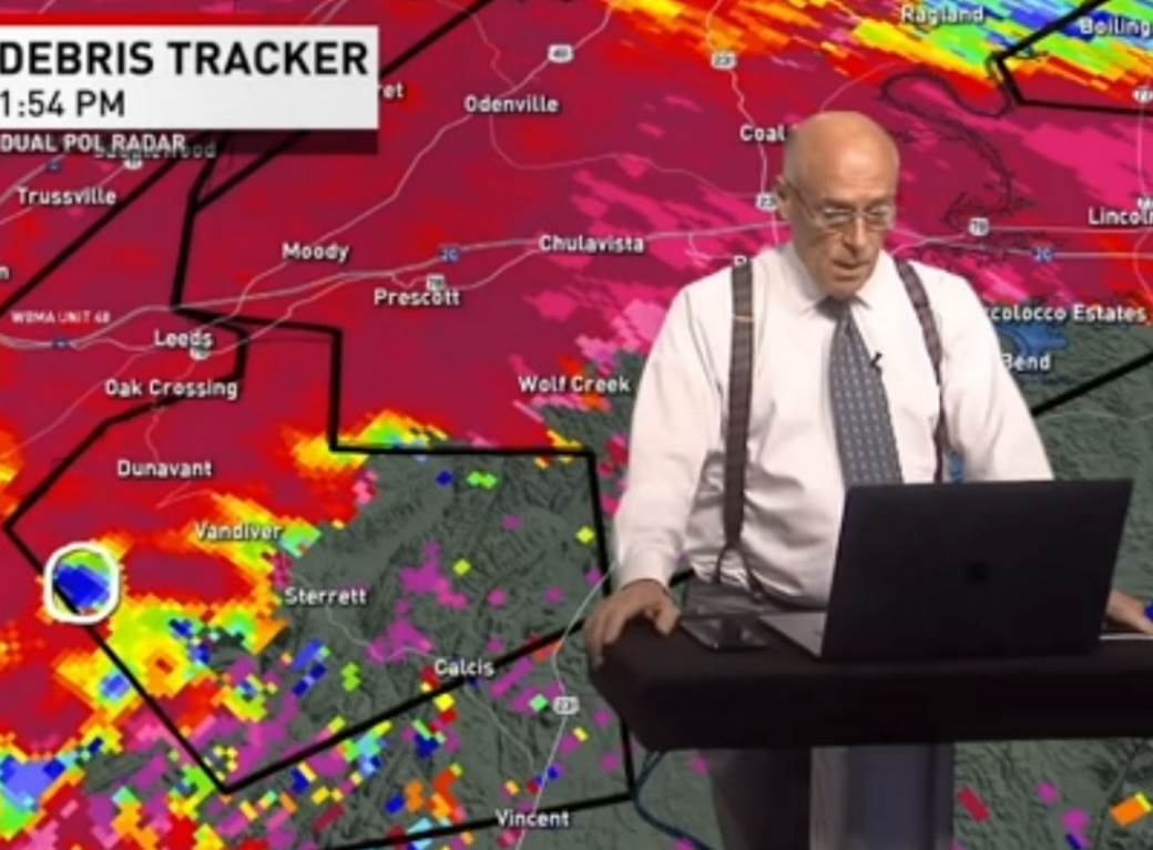  voditelj vremenske prognoze u programu saznao da mu je tornado unistio kucu 