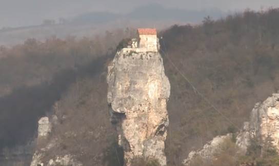  crkva u gruziji tvrdjava samoce na vrhu litice 40 metara 