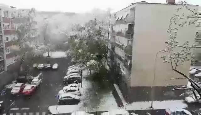  hrvatska zagreb pada sneg uskrs april foto video snimak  