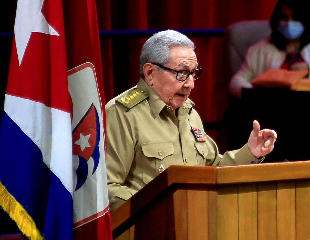  raul kastro kuba povlačenje komunisticka partija kube 
