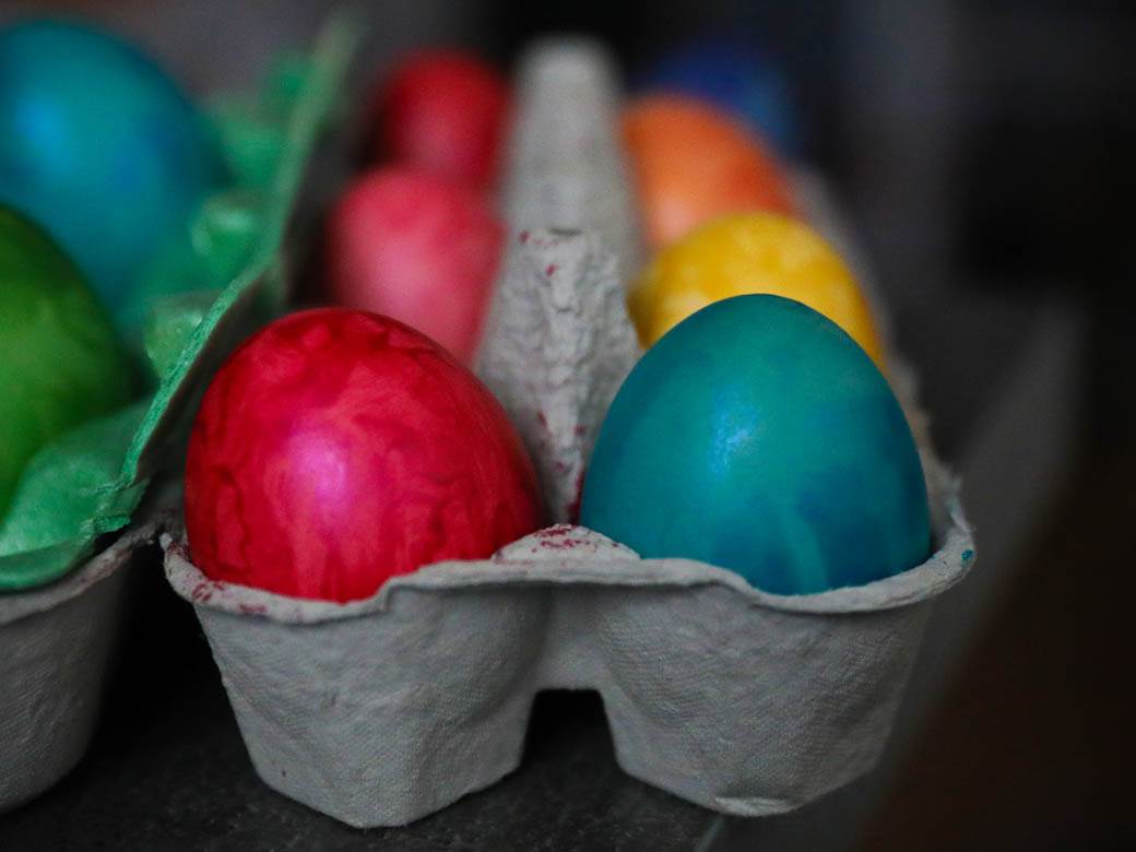 Da li se farbaju jaja za Uskrs ako je porodica u žalosti  