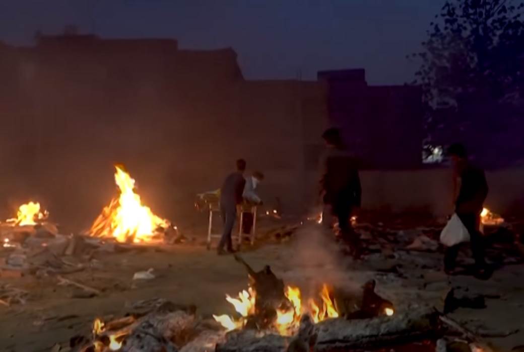  indija krematorijum spaljivanje ljudi na ulicama koronavirus video 