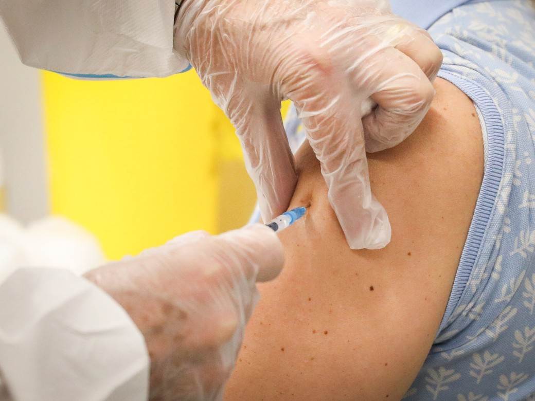  Krizni štab preporučio vakcinaciju dece starije od 12 godina 