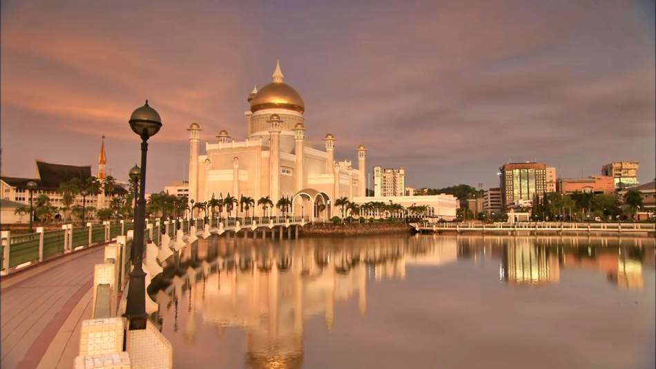 This image has an empty alt attribute; its file name is Real-Royalty-The-Lavish-Life-Of-The-Sinister-Sultan-Of-Brunei-Asia-s-Monarchies-Real-Royalty-5LOFpi-1L4o-1250x703-2m54s-.png