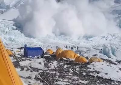 himalaji mont everest lavina 