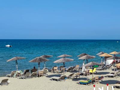  Meštani u Grčkoj besni zbog plaža koje zauzimaju hoteli i barovi 