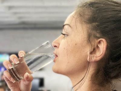  Žena mesec dana pila vodu na prazan stomak 