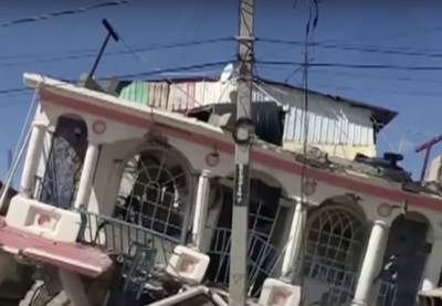 Zemljotres na Haitiju umrlo više od 300 ljudi 