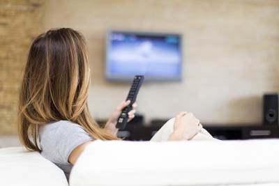  Da li sedenje blizu televizora oštećuje vid 