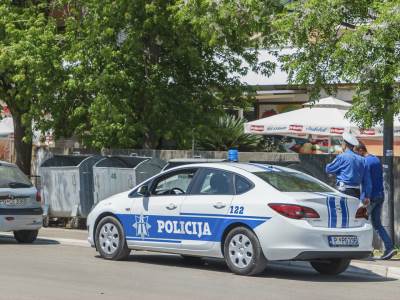  Žena u Podgorici vređala policajca i dobila kaznu od 700 evra 