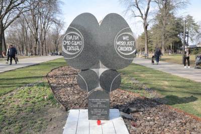  Oskrnavljena bista Milice Rakić na Tašmajdanu 
