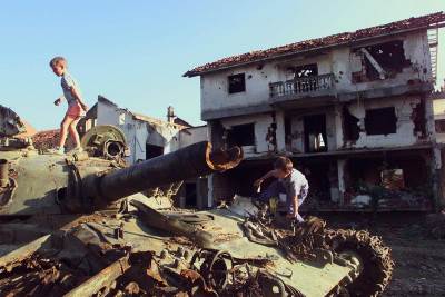  Ljiljani presečena artetija u Nišu zbog NATO bombi 
