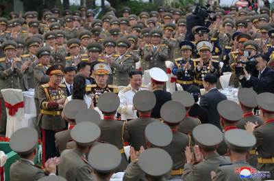 Kim Džong Un mobiliše vojsku zbog korone 