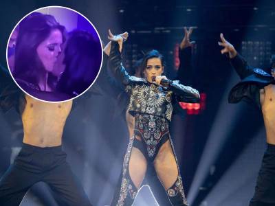 Evrovizija Španija pevačica se ljubi sa plesačicom 
