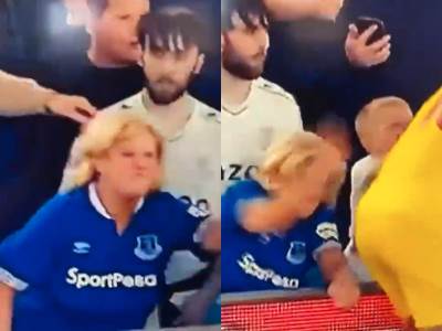  Navijačica Evertona udara fudbalera po zadnjici 
