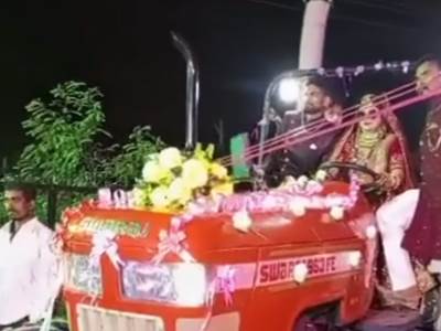  Mlada vozila traktor na venčanju 