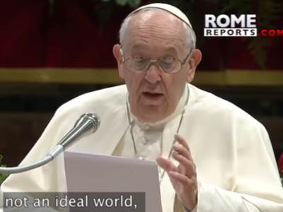  Papa Franja podnosi ostavku 