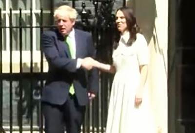  Smešan snimak rukovanja Borisa Džonsona i novozelandske premijerke 