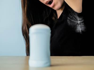  Kako skinuti fleku od dezodoransa sa majice 