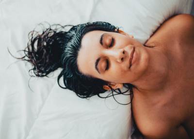  Spavanje sa mokrom kosom opasno po zdravlje 