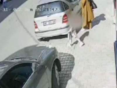  Snimak devojčice koju udara auto u Tutinu 
