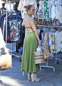  Dženifer Lopez u zelenoj haljini na buvljaku 