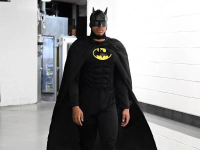  Grent Vilijams iz Bostona obučen kao Betmen 