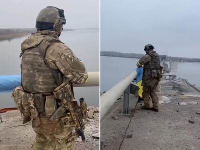  Ukrajinci stavili zastavu na srušen most u Hersonu 