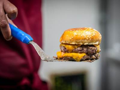  Bosanac prodaje Mek Donalds hamburger za 1000 evra 