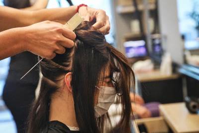  Devojka oštetila bubrege zbog brazilskog ispravljanja kose 