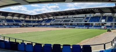  Stadion u Loznici kako izgleda postavljanje trave 