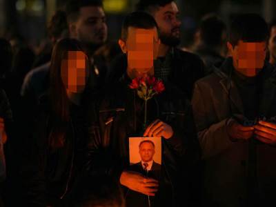  Građani odaju počast žrtvama u centru Beograda 