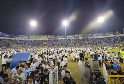  Stampedo na stadionu u Salvadoru 