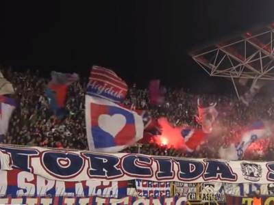  Navijači Hajduka iz Splita odneli gol sa stadiona Poljud 