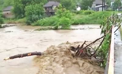  U poplavama u Peći poginulo dete i majka 