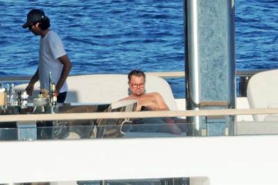  Leonardo Dikaprio u kupaćem na jahti 