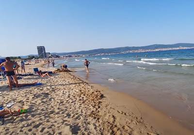  Srbin pokazao polni organ devojci na plaži u Baru 