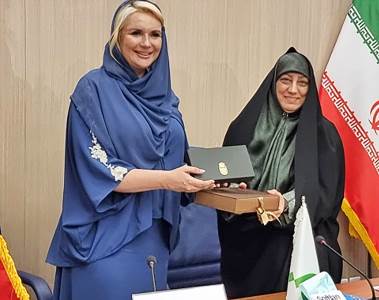  Darija Kisić u hidžabu tokom posete Iranu 