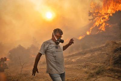  Proglašeno vanredno stanje na celom Rodosu zbog požara  