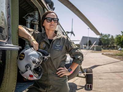  Anja Krneta je prvi ženski vojni pilot helikoptera 