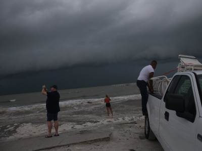  Uragan Idalija preti Floridi 